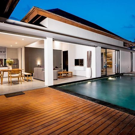 Villa DeDayuh Seminyak Luaran gambar